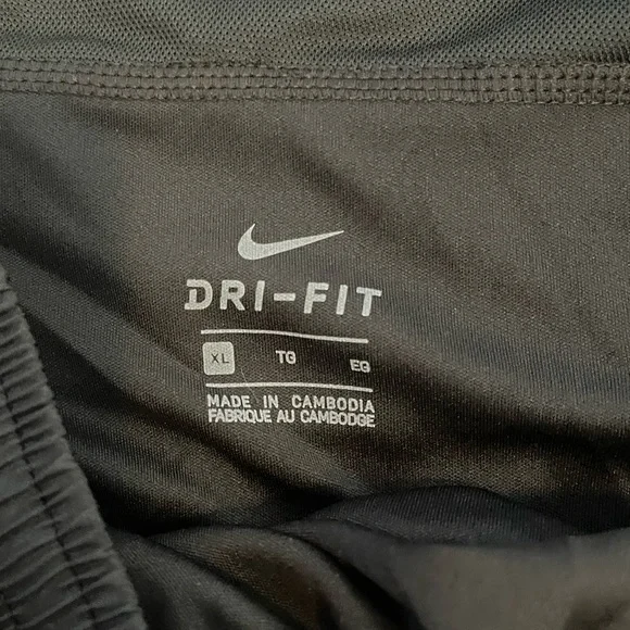 Nike black athletic shorts - Picture 3 of 4